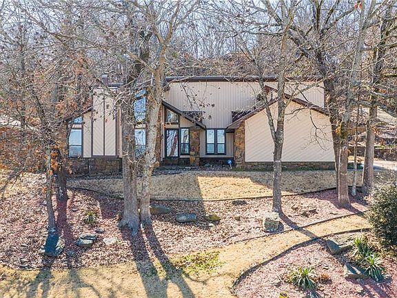 2nd image of 2916 Glen Flora Way