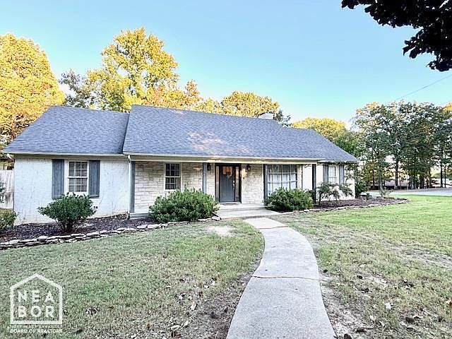 1st image of 1610 Castle Dr