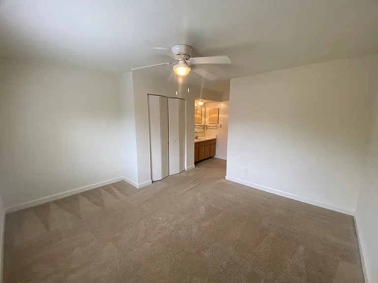 Avery Close Condominiums — Photo 84