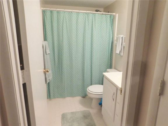 4th image of 800 Mallery St APT 91