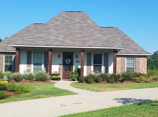 325 Crossover Dr, Pineville, LA 71360