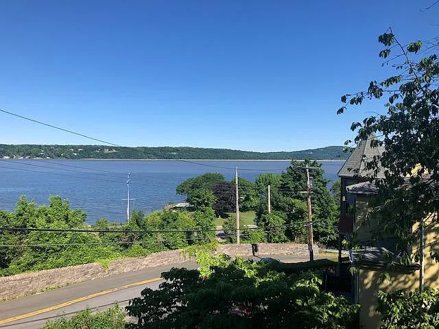 3 bed, 1600 sqft, $5,800 — Photo 3