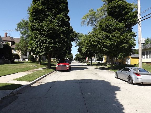 5th image of 819 Humboldt Ave