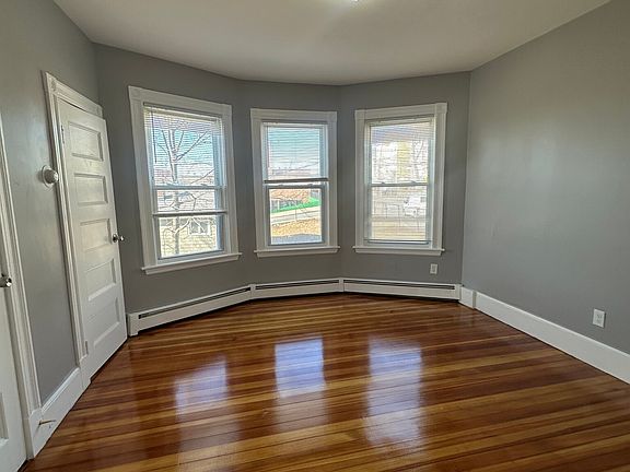 4th image of 215 Leyden St #1