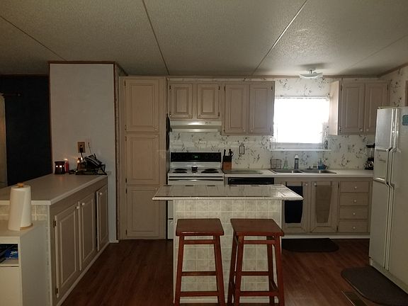 3rd image of 206 S Harbor Dr