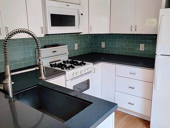 5th image of 315 N Venice Blvd Unit 2