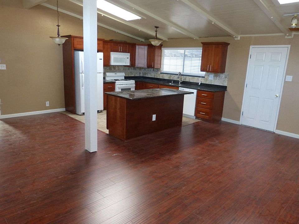 2nd image of 2826 Darwin St