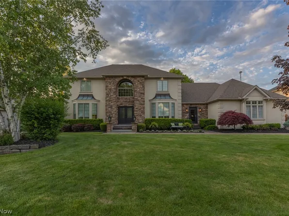 74 Oak Tree Dr, Canfield, OH 44406