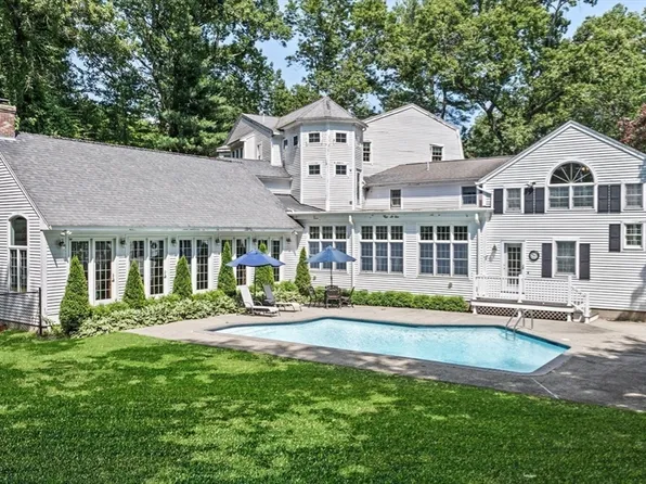 38 Lincoln Cir E, Andover, MA 01810