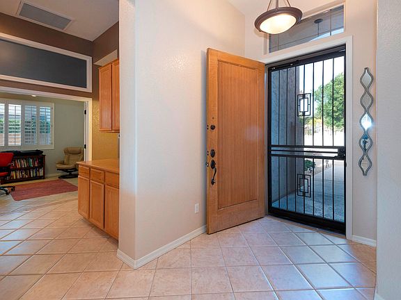003_Entry Foyer