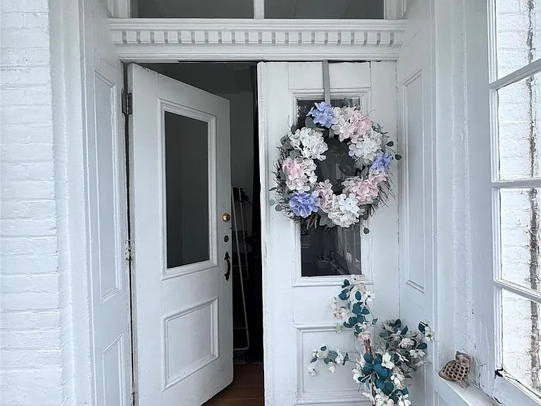 30 Henry St — Photo 2