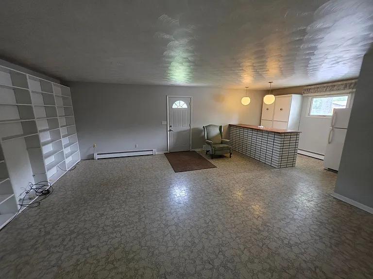 2726 N Salisbury St — Photo 10