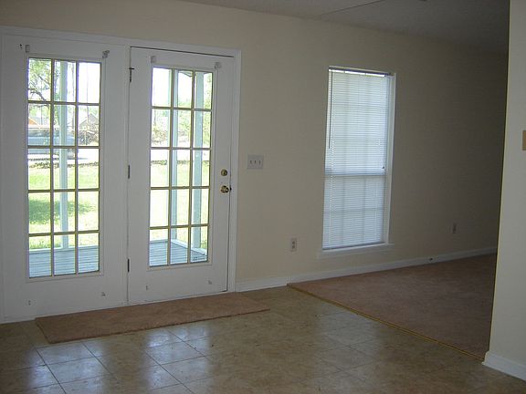 Eat in Area w/ French Doors