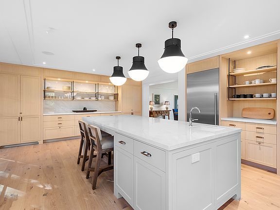 5th image of 342 Wainscott Harbor Rd