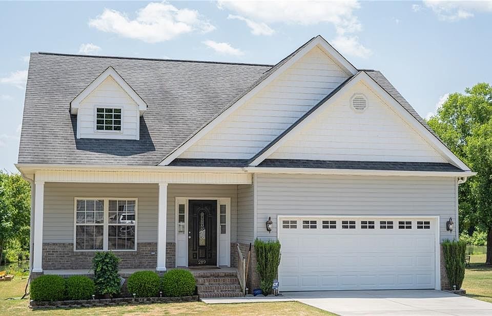 1st image of 219 Ashwood Ln