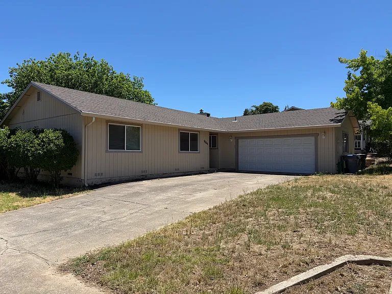1534 Palm Dr — Photo 2