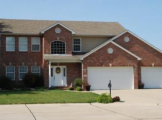 45 Oak Leaf Dr, Maryville, IL 62062