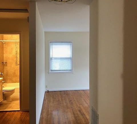3rd image of 11 Parsons St Floor 2