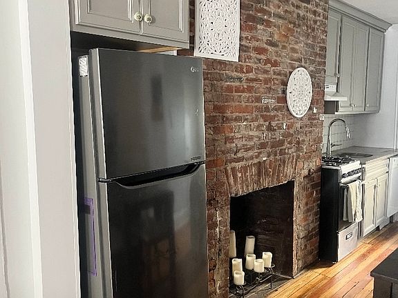 3rd image of 113 Catharine St APT 2
