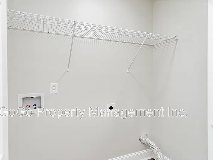 115 Sterling St — Photo 10