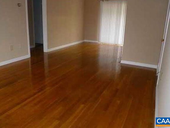 2nd image of 2422 Barracks Pl APT 4