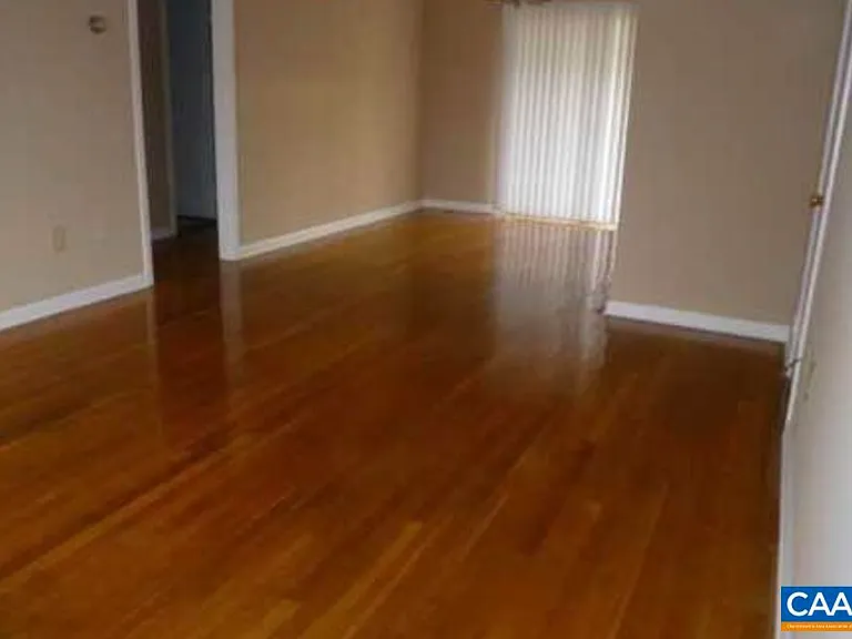 2422 Barracks Pl #4 — Photo 2