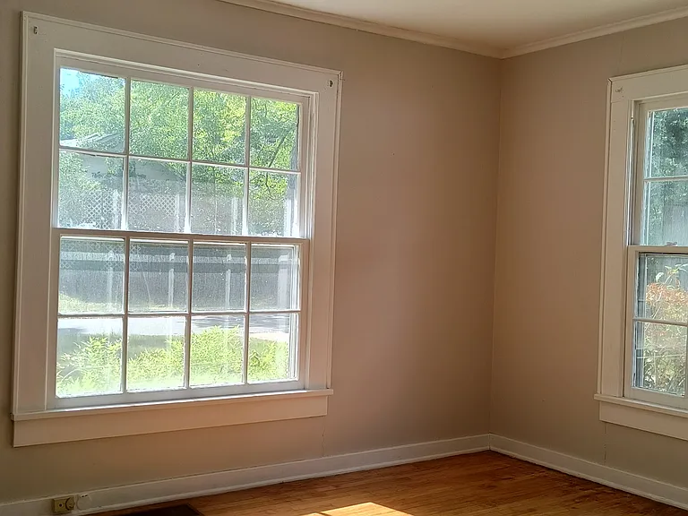 1215 S Elm St — Photo 16