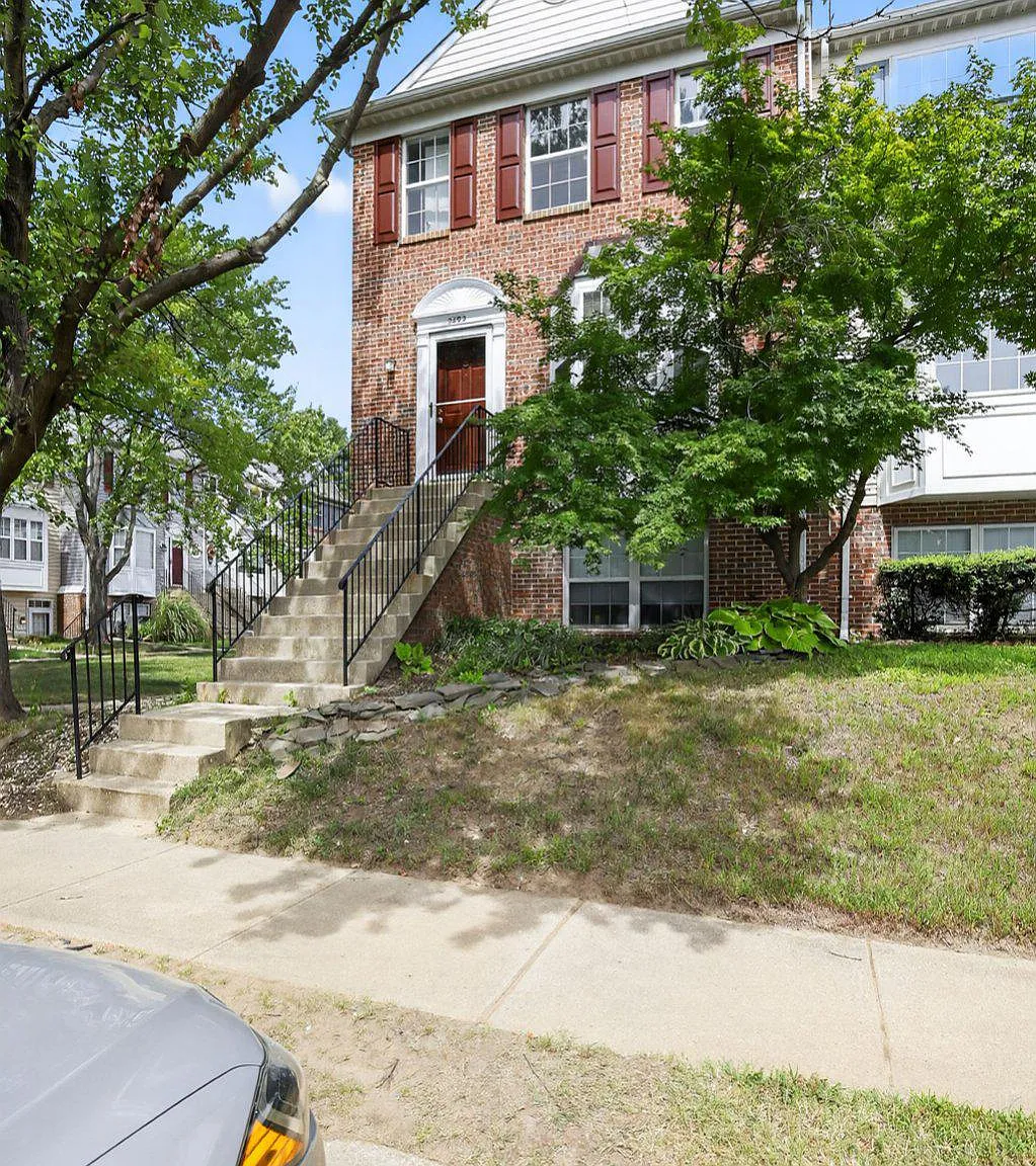 2 bed, 2.5 bath, 1368 sqft, $2,500 — Photo 1