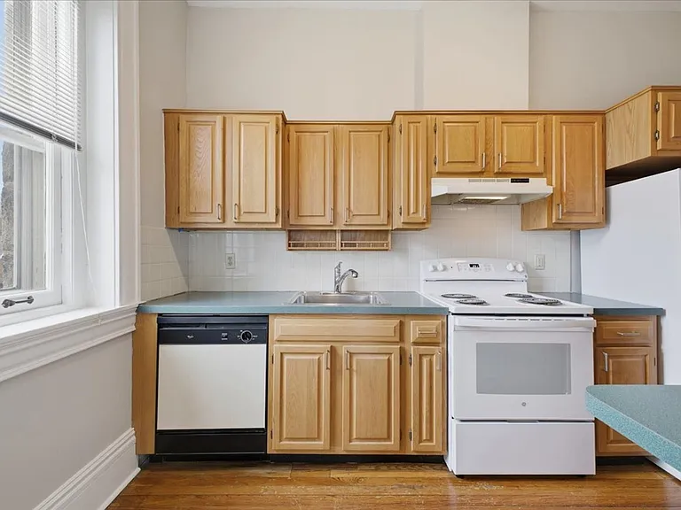 825 Delaware Ave — Photo 9
