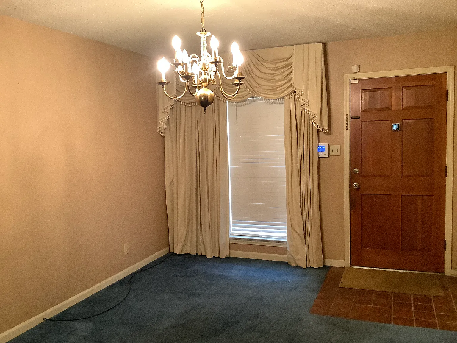4 bed, 1320 sqft, $1,200 — Photo 2