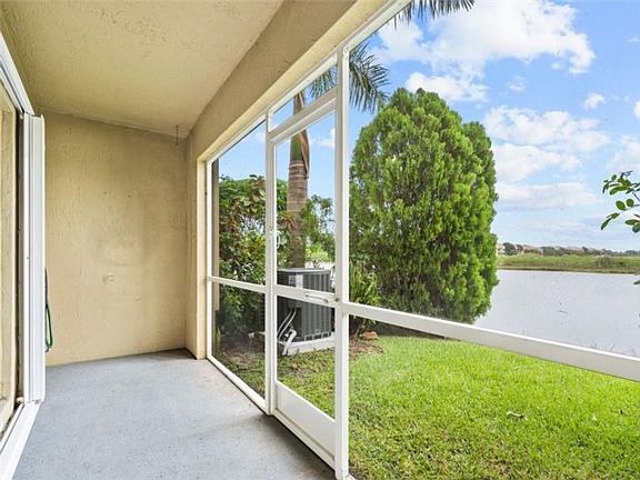 5th image of 411 SW 120th Ave
