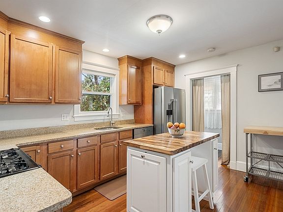 4th image of 15 Oakland St #1