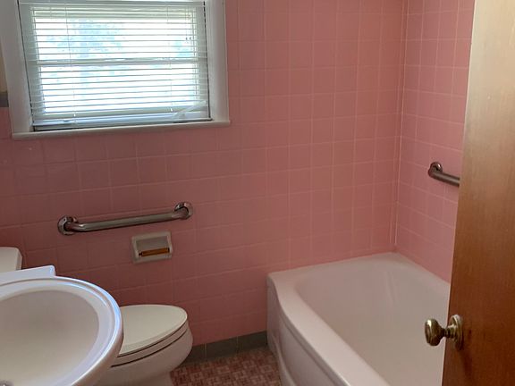 5th image of 1125 Lakewood Dr