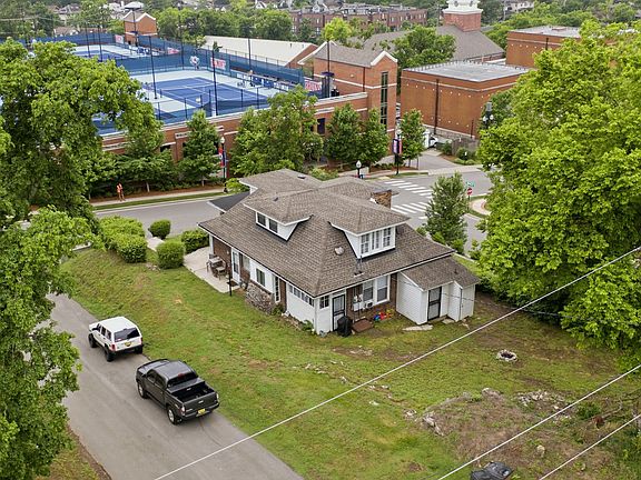 4th image of 1516 Compton Ave