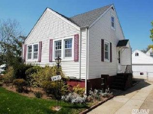 24415 85th Rd, Jamaica, NY 11426