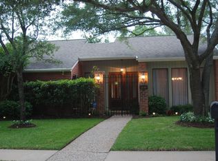 12106 Meadow Lake Dr, Houston, TX 77077