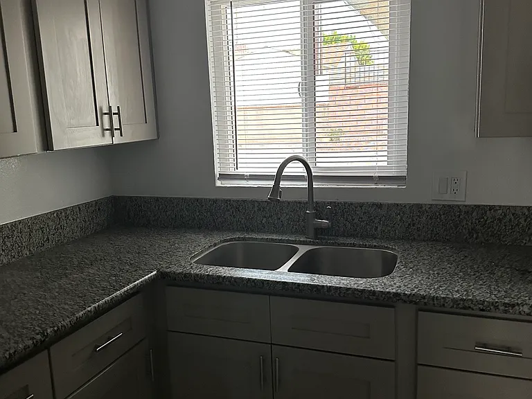 708 N Conlon Ave — Photo 4