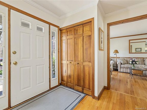 3rd image of 8 Anna Dr