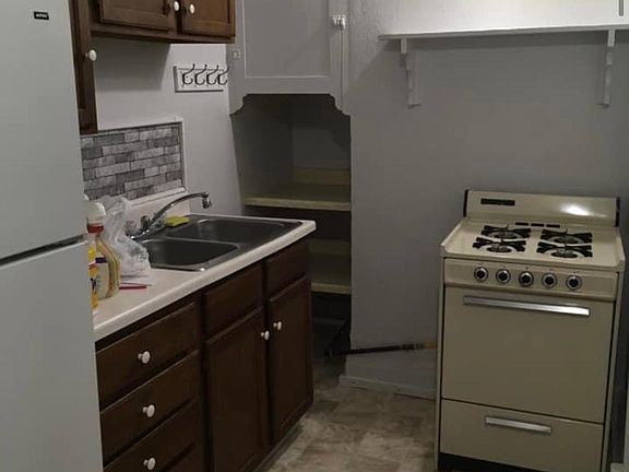 3rd image of 200 N 15th St