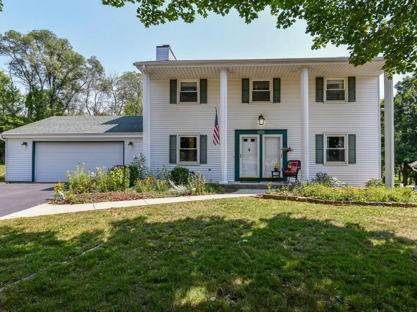 4550 South Delphine DRIVE, New Berlin, WI 53151