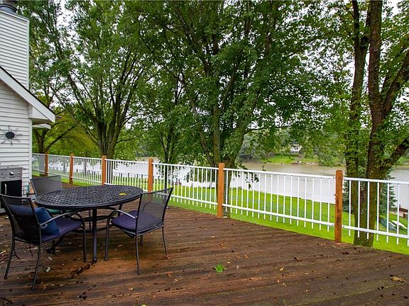 3rd image of 36623 Beachwood Dr