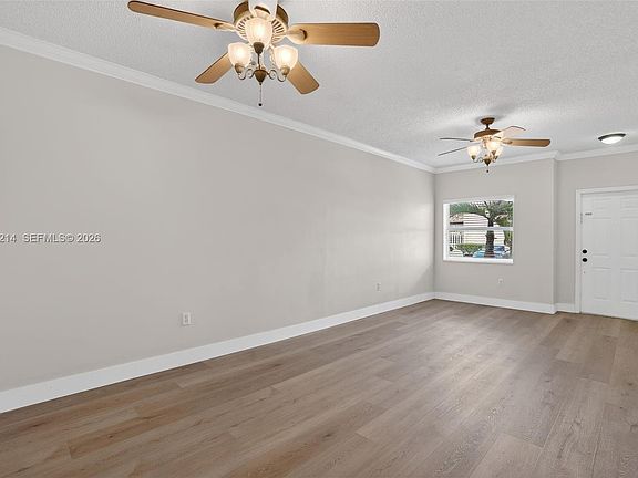 4th image of 2209 SE 24th Pl #2209