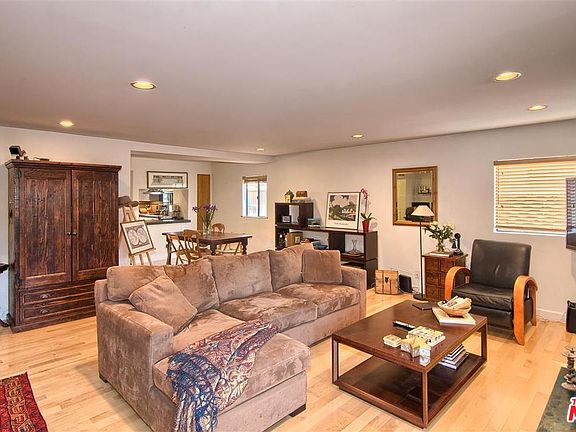 3rd image of 858 12th St APT 1