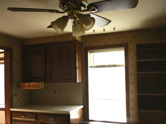 additional kitchen view