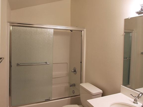 5th image of 2041 Beloit Ave APT 4