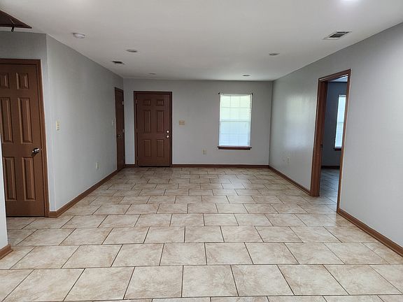 2nd image of 208 W Jarrell St