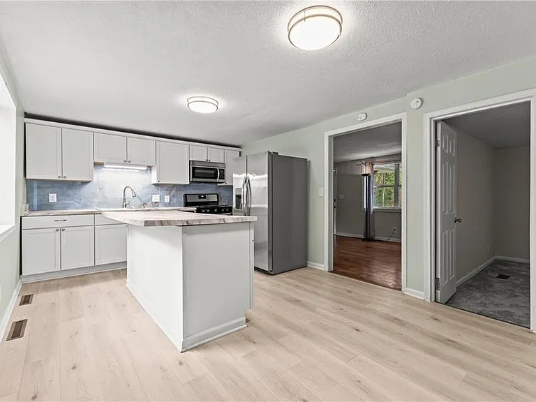 Newly remodeled kitchen.