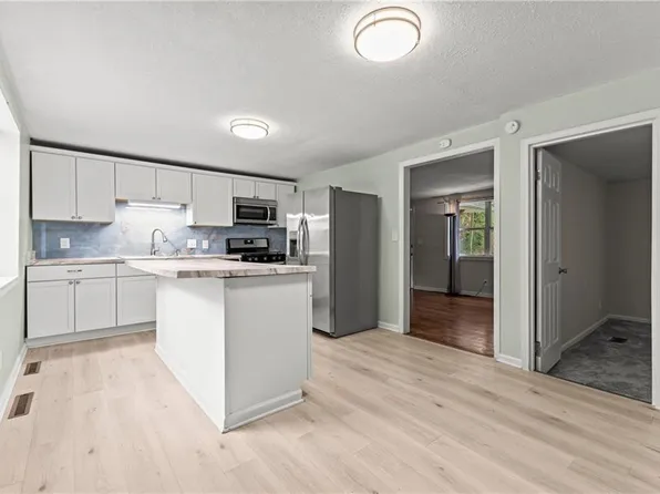 9217 Oak St, Kansas City, MO 64114