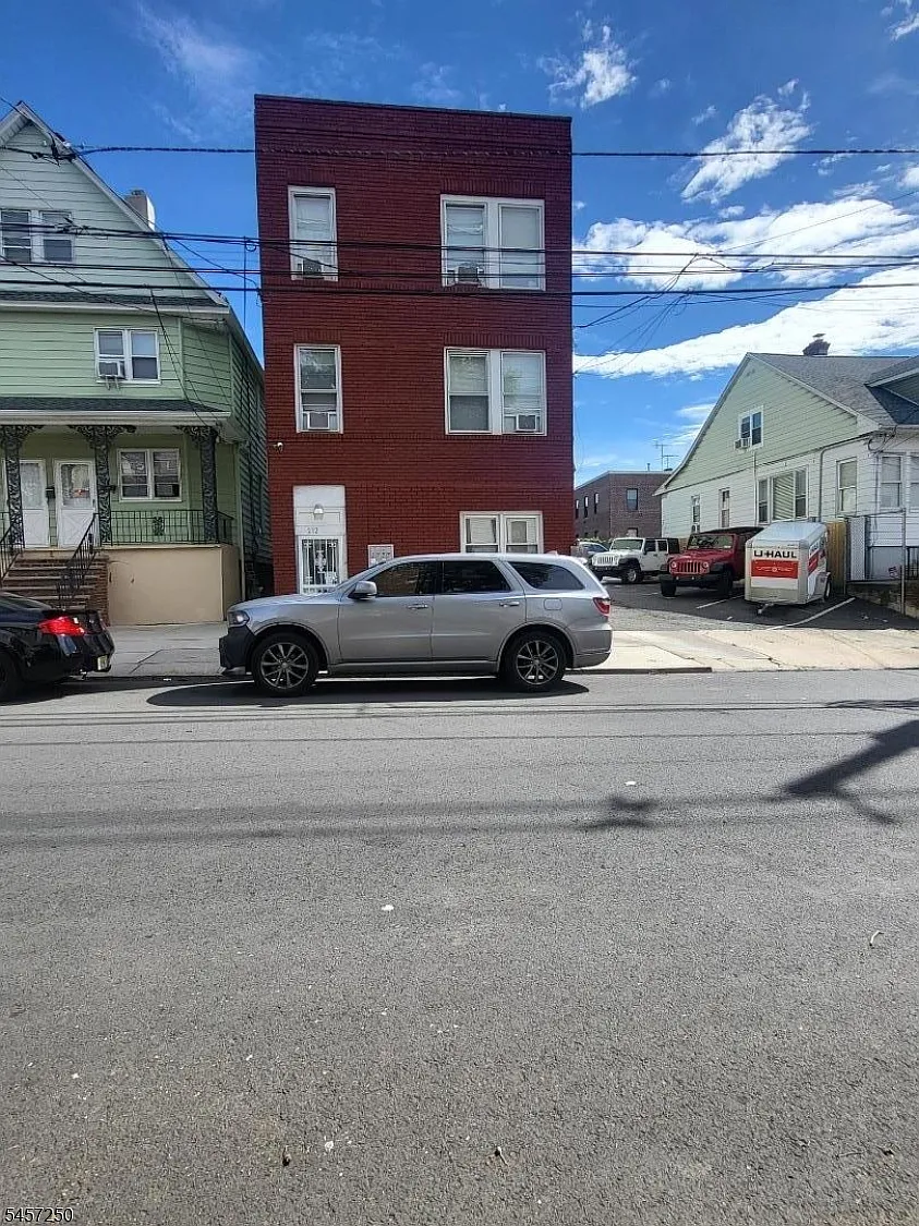 2 bed, 2.0 bath, $2,100 — Photo 1