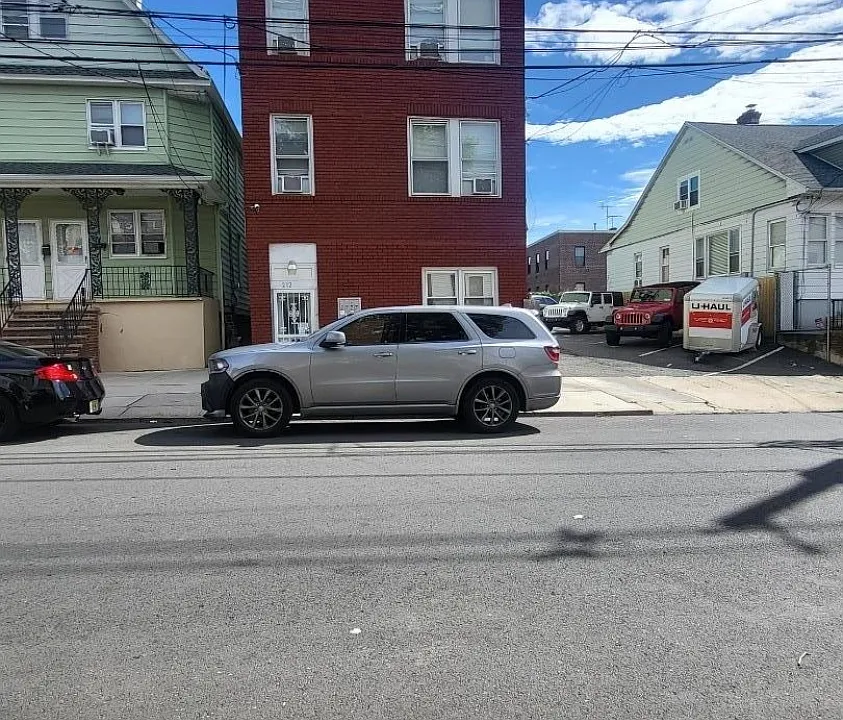 212 John St